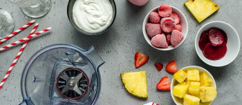Strawberry pineapple smoothie ingredients