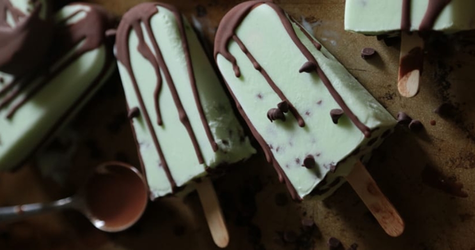 Mint Chocolate Chip Greek Yogurt Pops